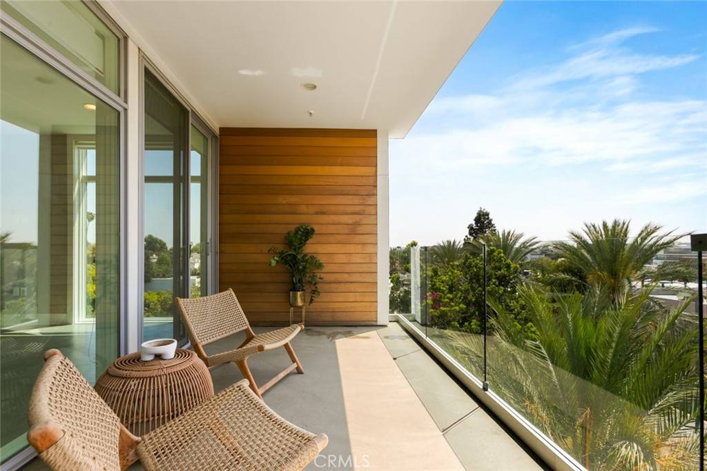 Pasadena, CA 91105,482 S Arroyo Pkwy #408