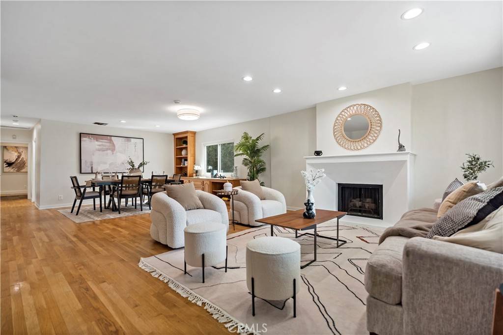 Beverly Hills, CA 90211,124 N Le Doux RD