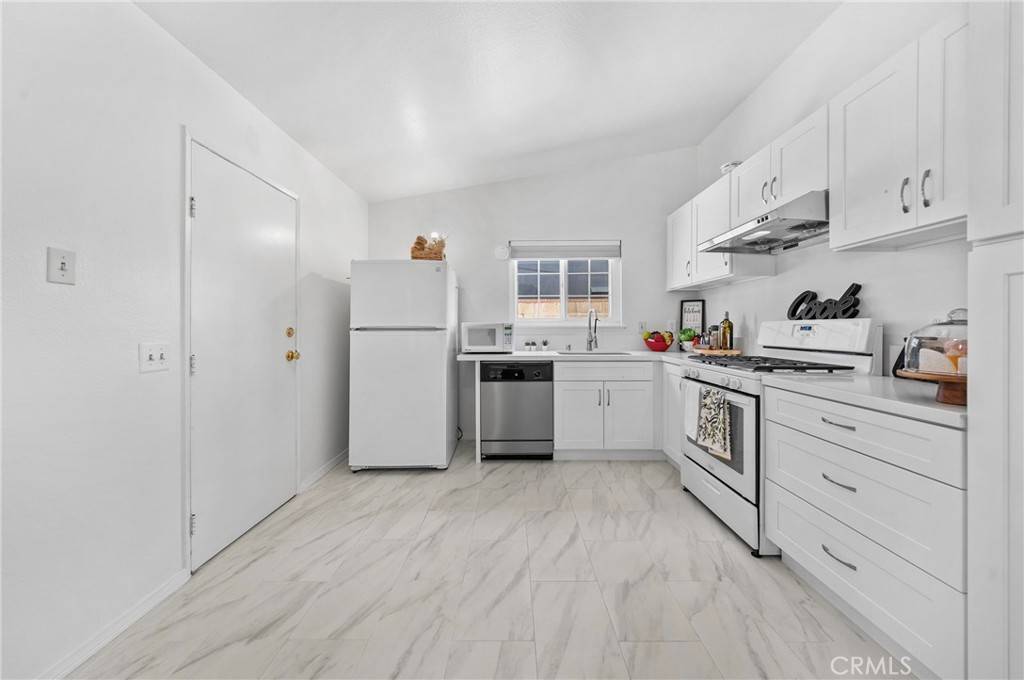 Rowland Heights, CA 91748,19508 Springport DR
