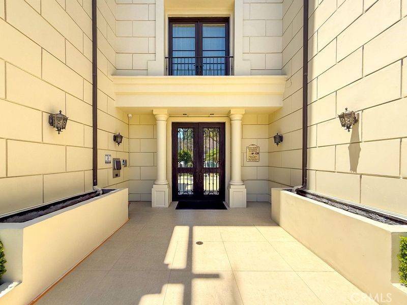 Beverly Hills, CA 90210,443 N Palm DR #502