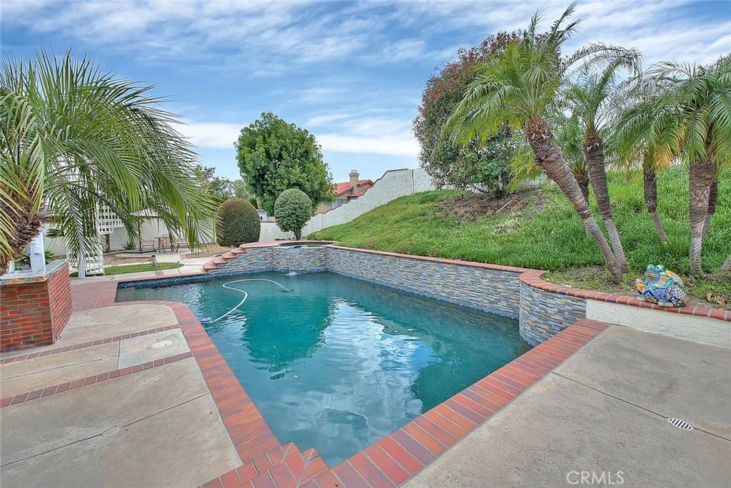 Walnut, CA 91789,809 Crystal Water LN