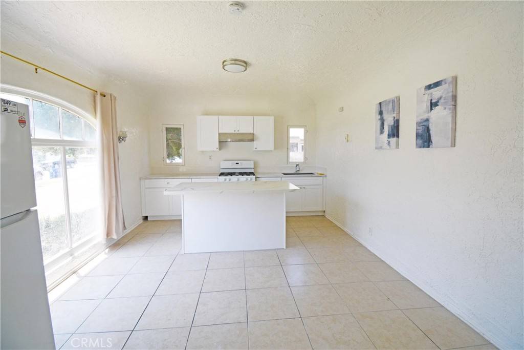Ontario, CA 91764,1067 UnitA E D St