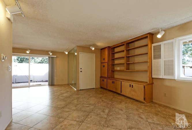 Agoura Hills, CA 91301,28517 Conejo View DR