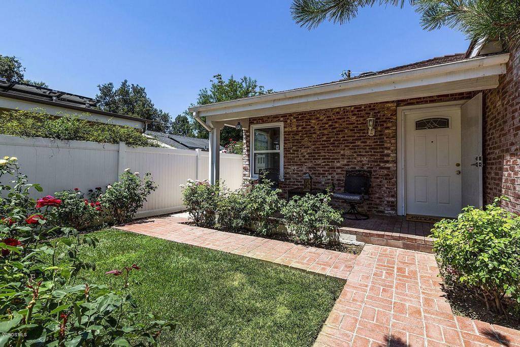 Canoga Park, CA 91303,22153 Bassett ST