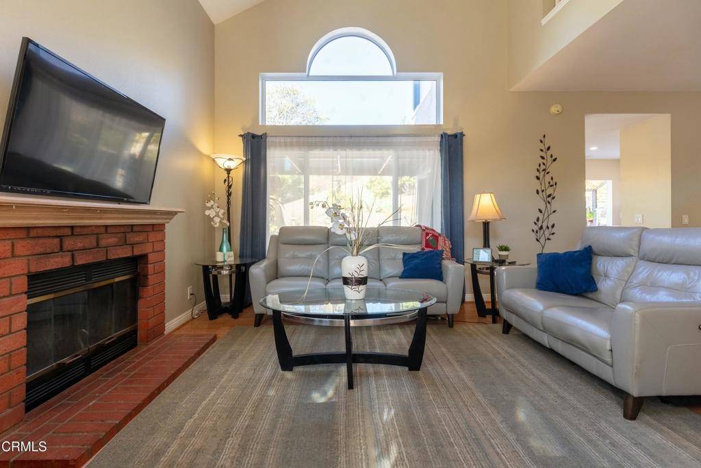Ventura, CA 93001,677 Kickapoo DR