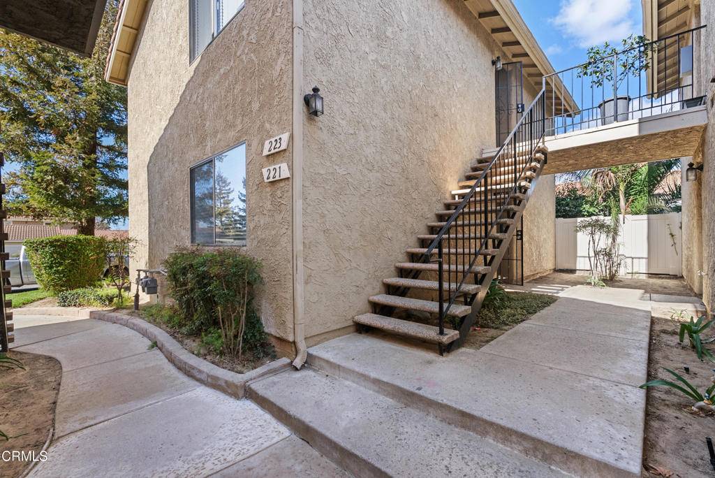 Santa Paula, CA 93060,221 Atmore DR