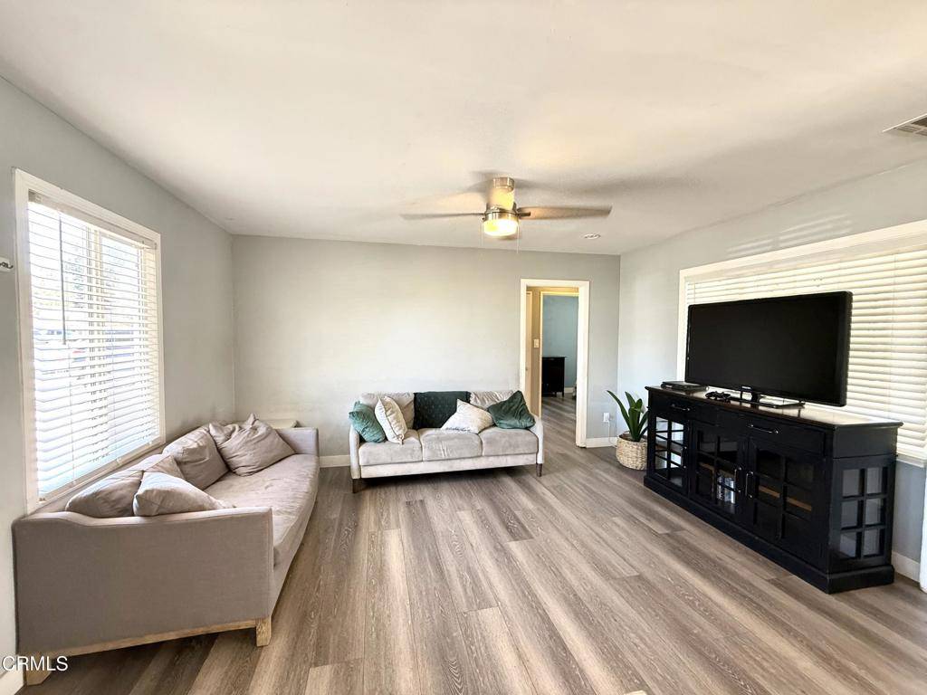 Oxnard, CA 93033,612 E Iris ST