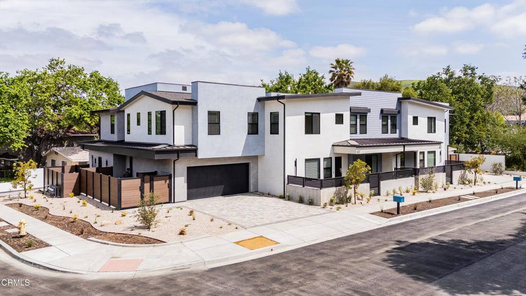 Thousand Oaks, CA 91362,107 S Skyline DR