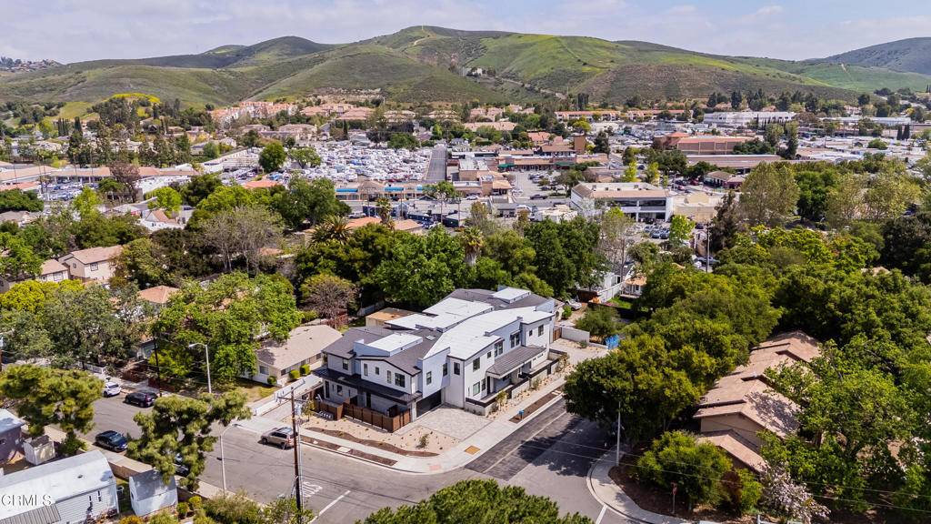 Thousand Oaks, CA 91362,107 S Skyline DR