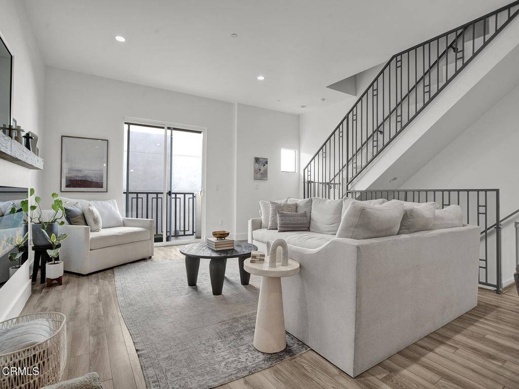 Valley Glen, CA 91401,5662 Hazeltine AVE