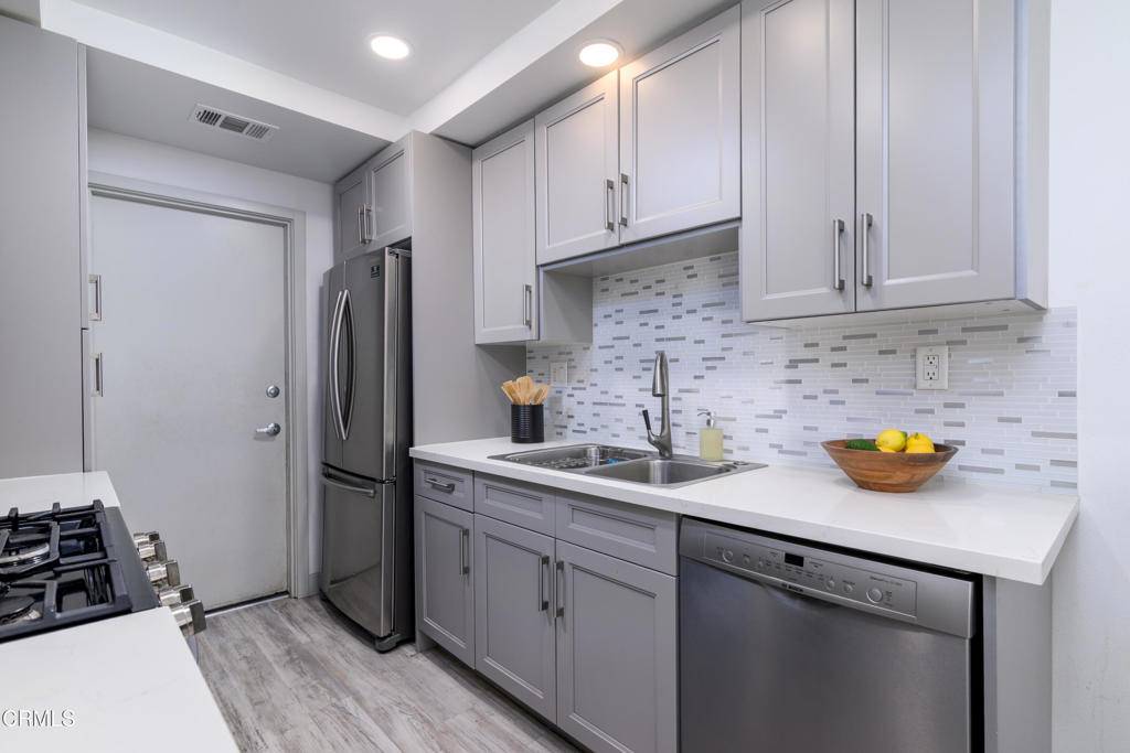 Simi Valley, CA 93065,2441 Chandler AVE #2
