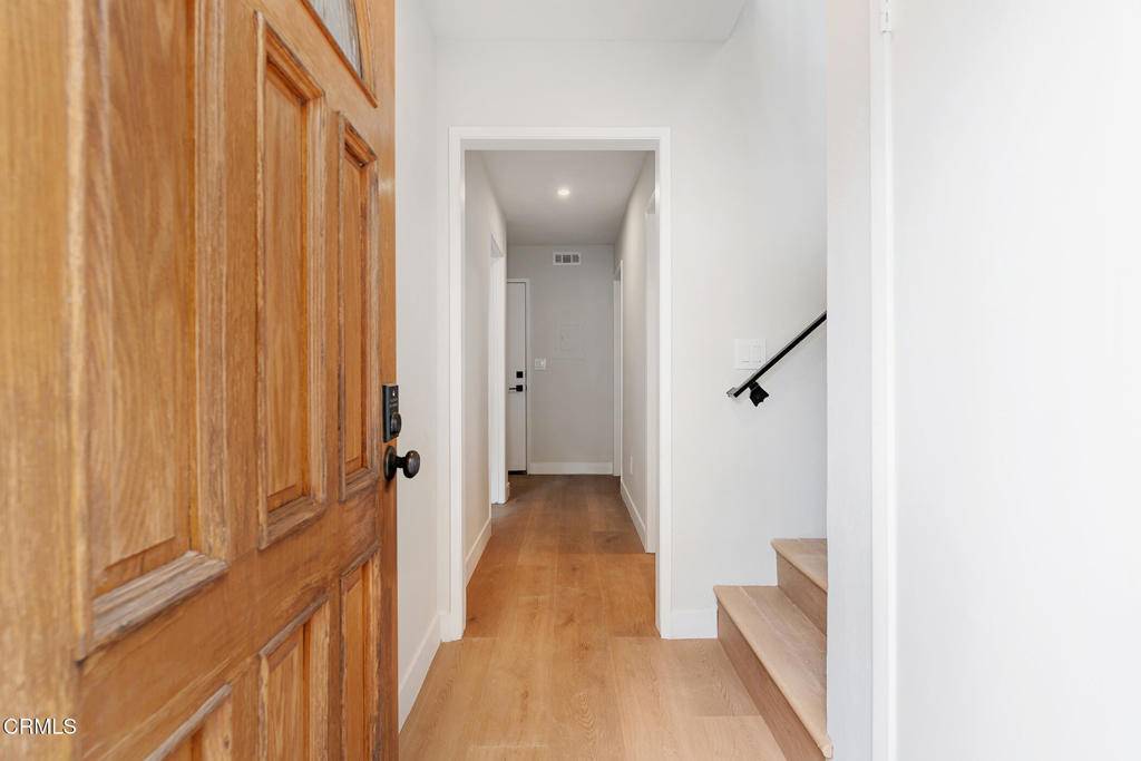 Agoura Hills, CA 91301,5322 Colodny DR #5