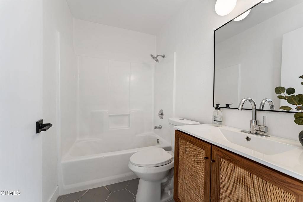 Agoura Hills, CA 91301,5322 Colodny DR #5