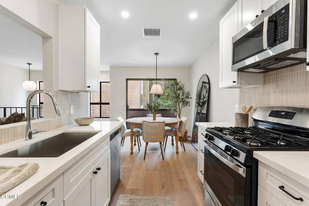 Agoura Hills, CA 91301,5322 Colodny DR #5