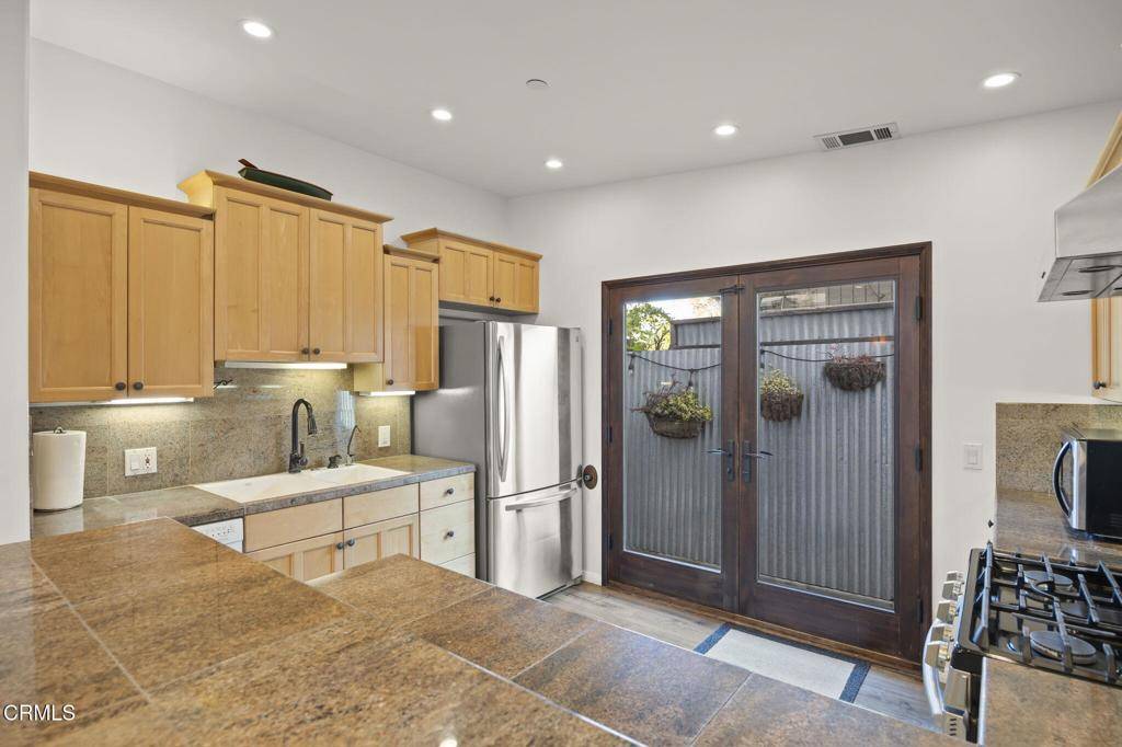 Ventura, CA 93001,2149 Monmouth DR