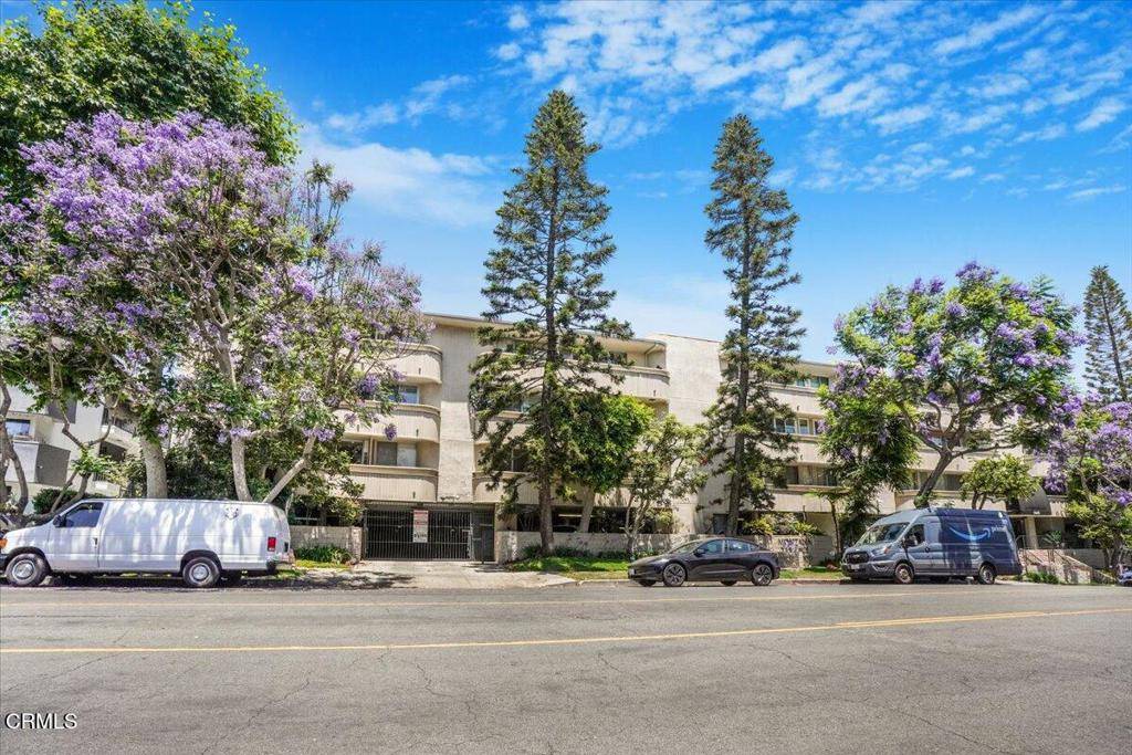 Los Angeles, CA 90049,11645 Montana AVE #126