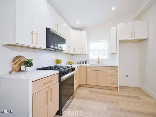 West Hills, CA 91307,7223 Fallbrook AVE