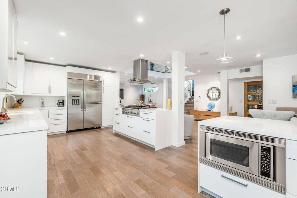 Westlake Village, CA 91362,736 N Valley DR