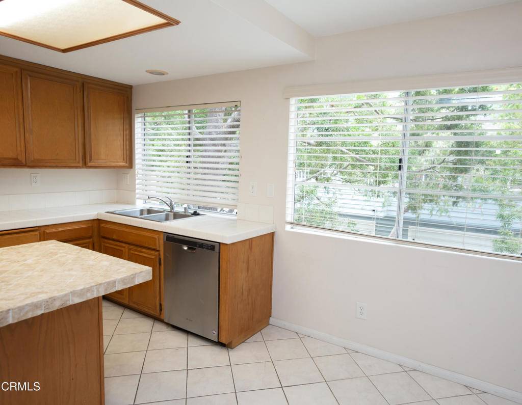 934 Barber LN Ventura, CA 93003