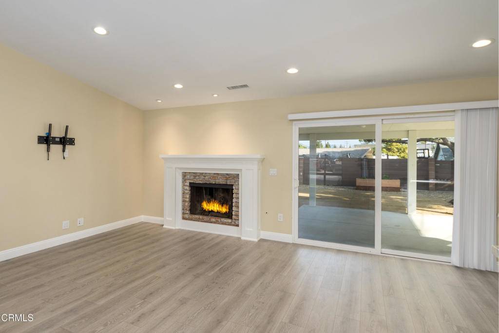 Camarillo, CA 93010,1660 Hobart DR
