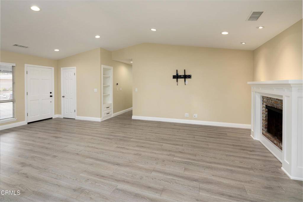 Camarillo, CA 93010,1660 Hobart DR