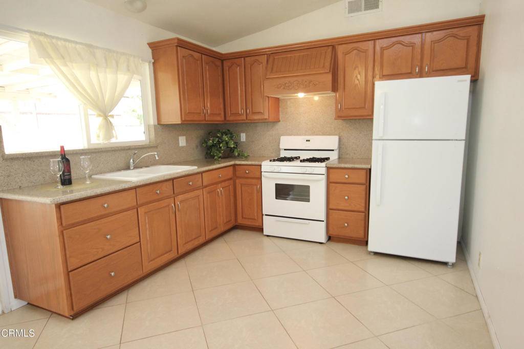 Camarillo, CA 93010,387 E E Calle Circulo