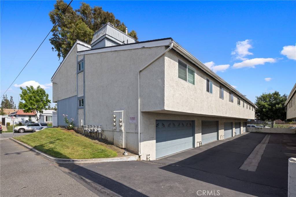 Fullerton, CA 92831,2107 N Derek DR #4