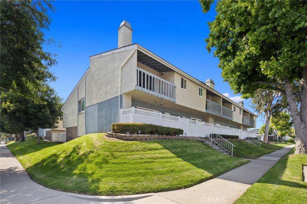 Fullerton, CA 92831,2107 N Derek DR #4