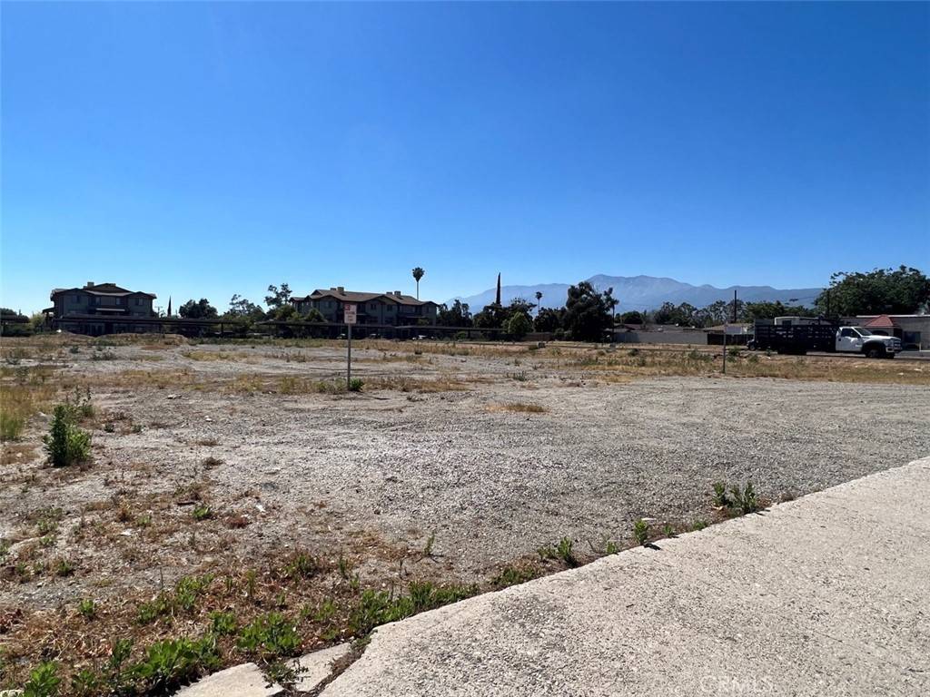 9420 Sierra AVE Fontana, CA 92335