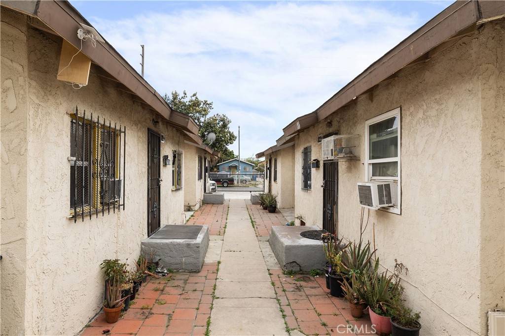 Los Angeles, CA 90044,821 W 62nd Street