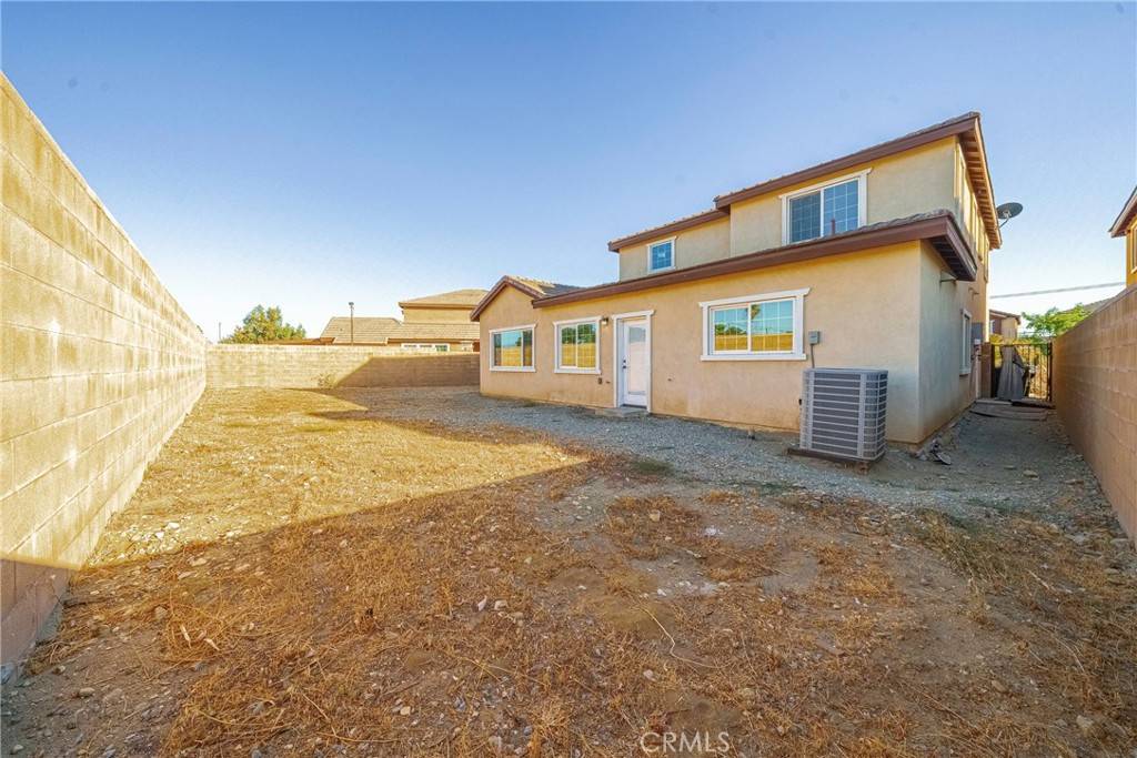 Fontana, CA 92335,15718 Dianthus AVE