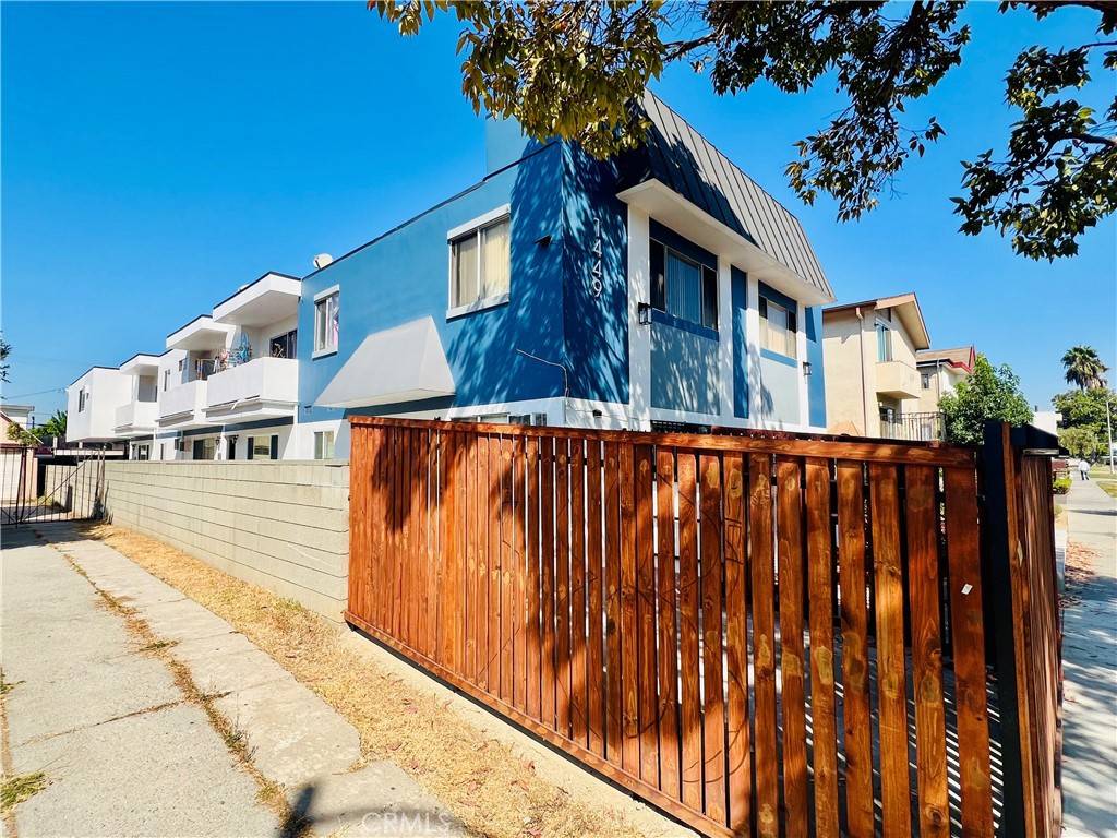 Los Angeles, CA 90035,1449 S Point View ST