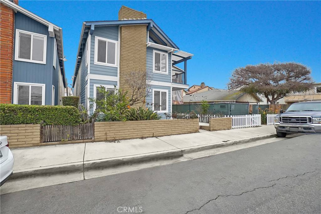Newport Beach, CA 92661,810 W Balboa BLVD