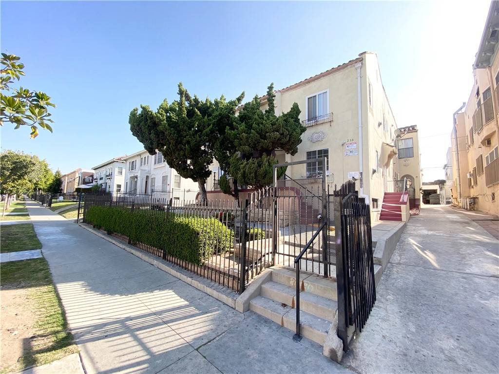 Los Angeles, CA 90004,212 S Berendo ST