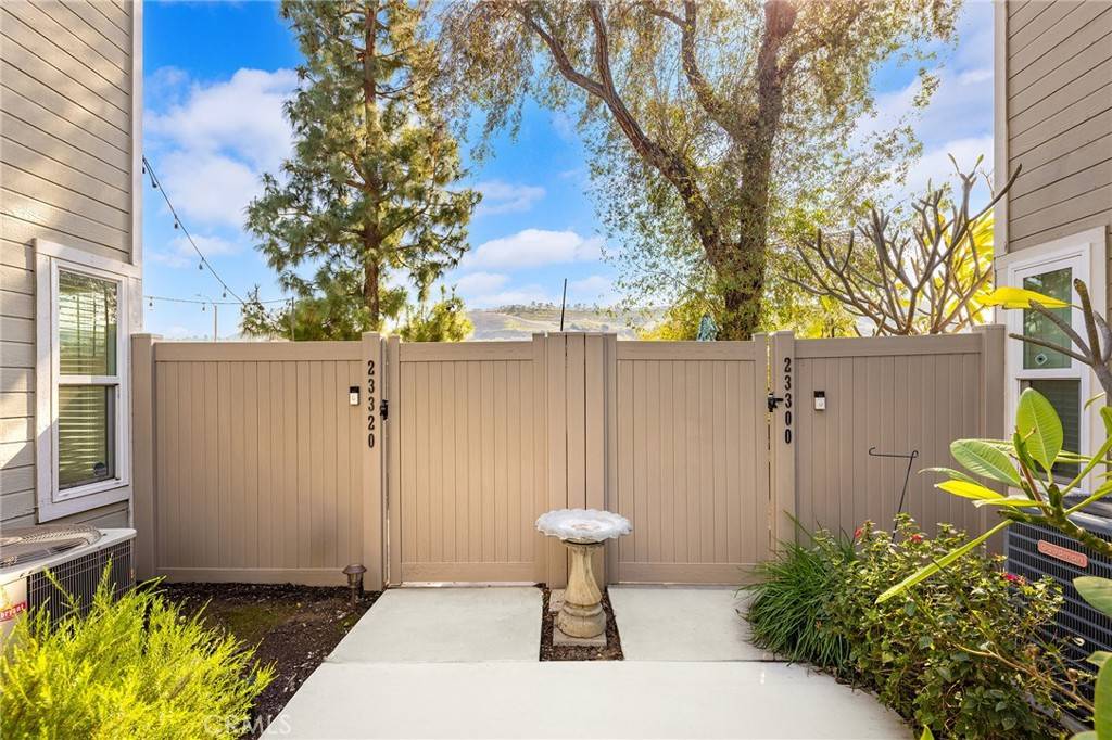 Yorba Linda, CA 92887,23320 Dover LN #93