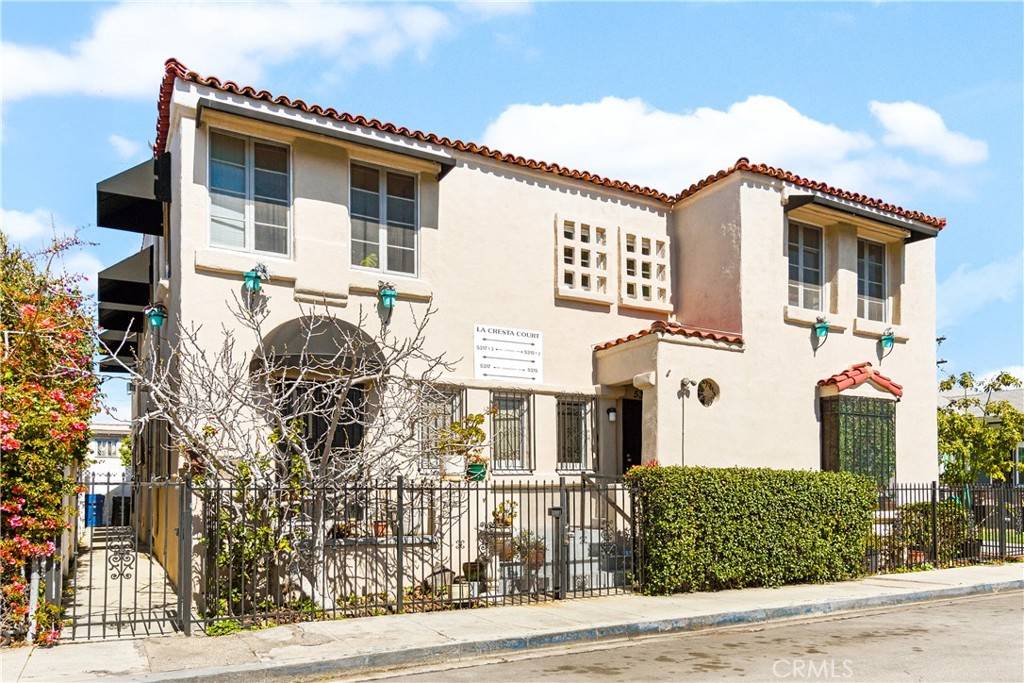 Los Angeles, CA 90038,5315 La Cresta CT