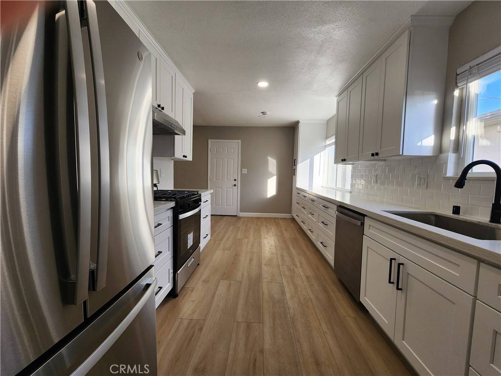 Azusa, CA 91702,733 W 1st ST