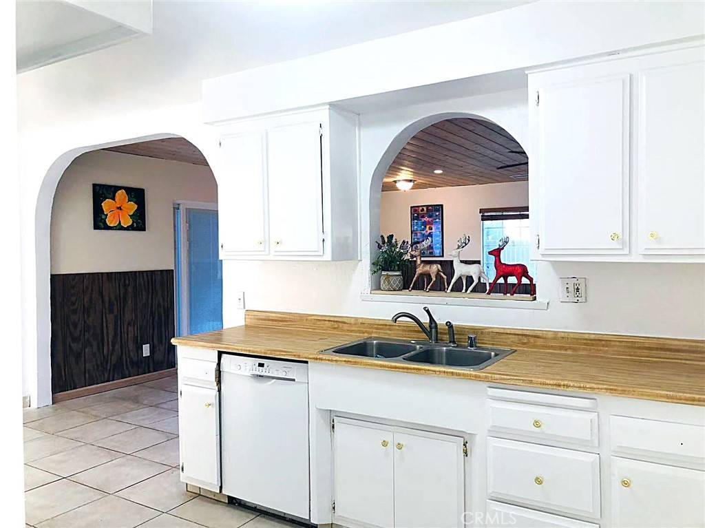 Bloomington, CA 92316,636 W Pomona AVE
