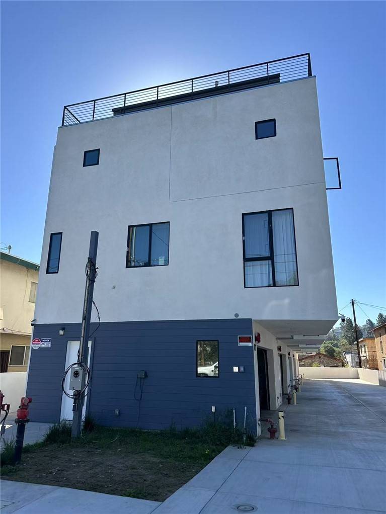 Los Angeles, CA 90042,814 chestnut AVE