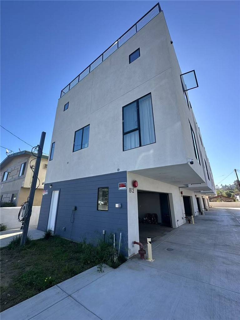Los Angeles, CA 90042,814 chestnut AVE