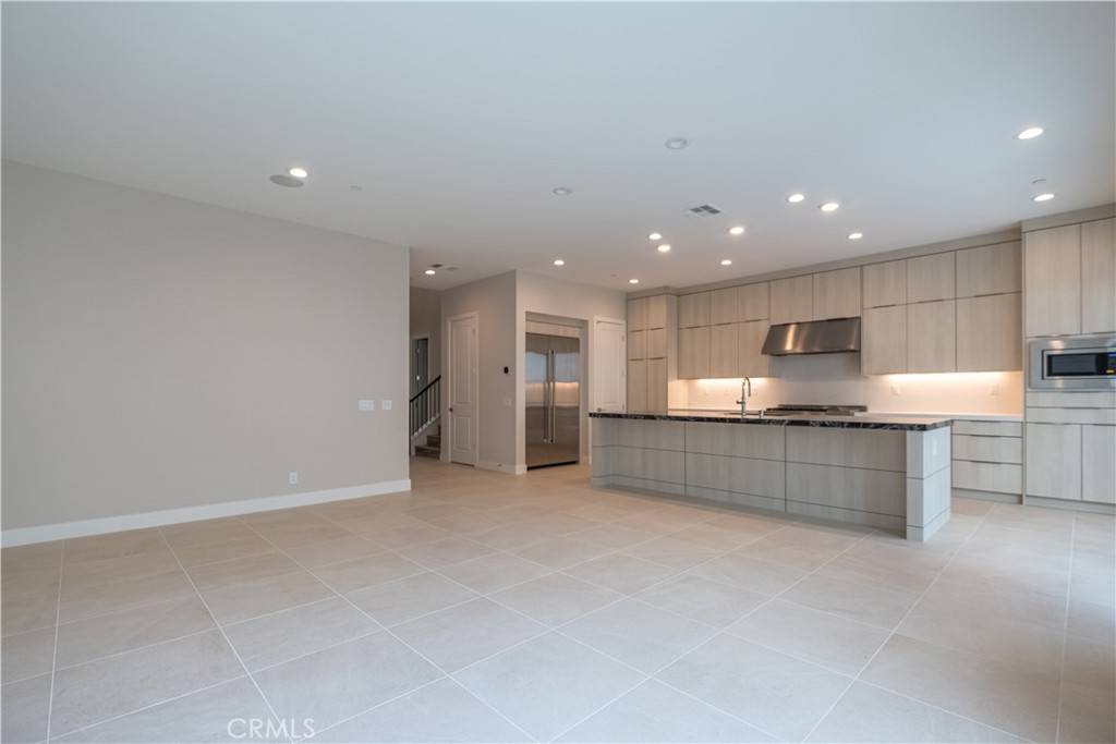 Lake Forest, CA 92630,121 mulberry