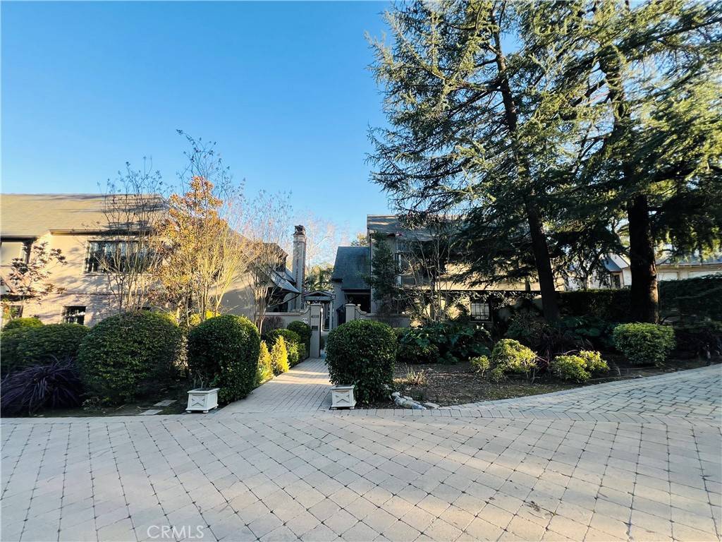 La Canada Flintridge, CA 91011,4110 Woodleigh LN