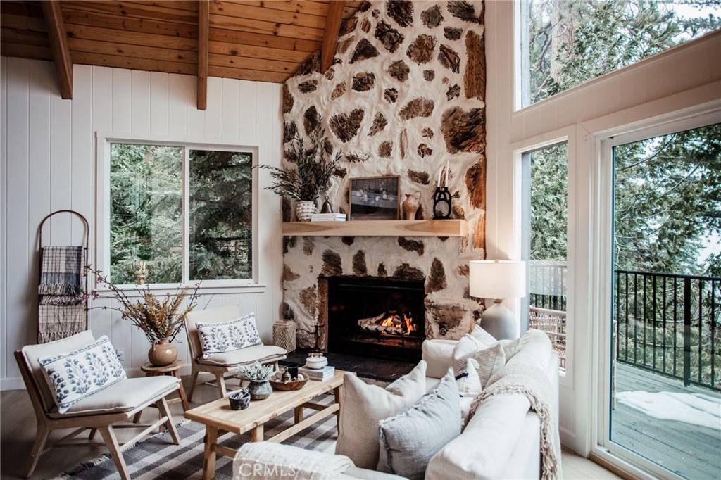 Lake Arrowhead, CA 92352,133 Grizzly RD