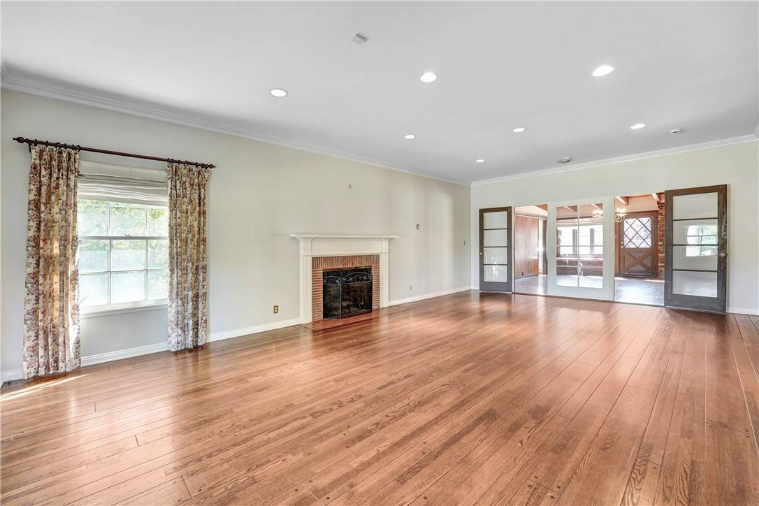 Alhambra, CA 91801,404 E Pine ST