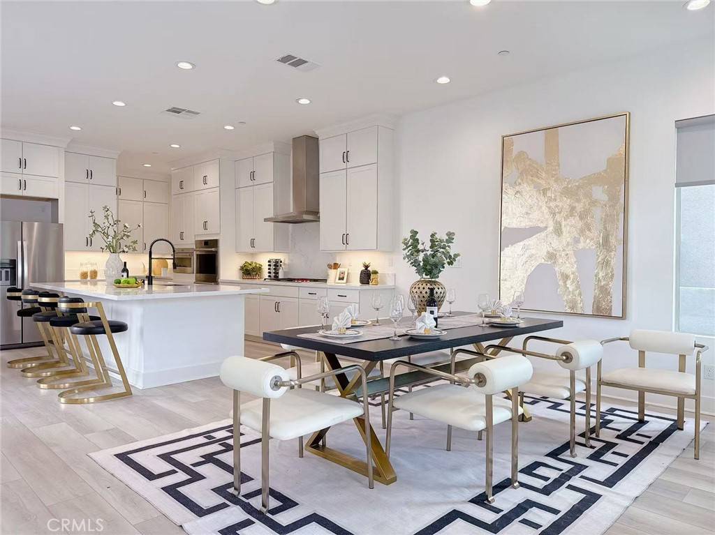 Irvine, CA 92618,346 Baluster