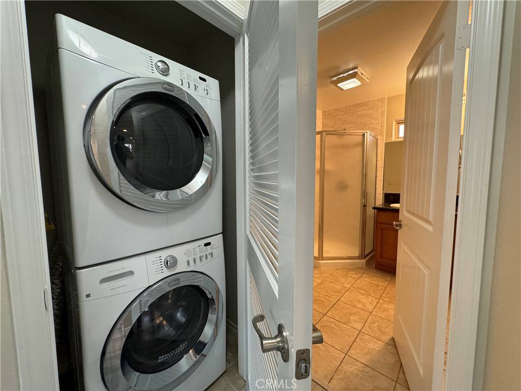 Alhambra, CA 91801,208 Palmetto DR #E