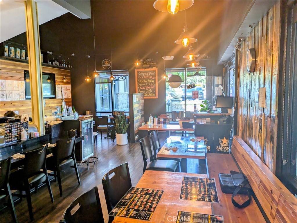 Woodland Hills, CA 91364,23349 Mulholand DR