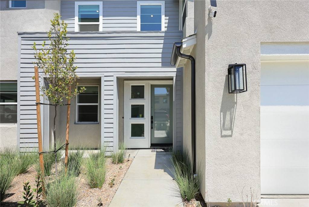Fontana, CA 92336,15842 Caterpillar DR