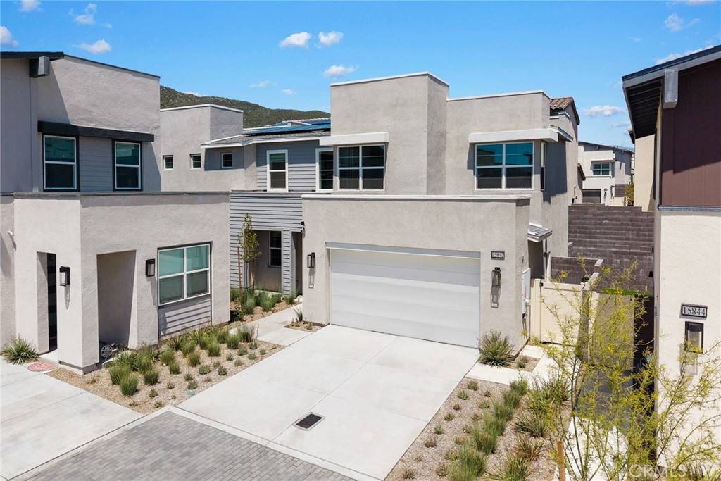 Fontana, CA 92336,15842 Caterpillar DR