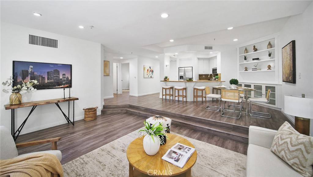 Venice, CA 90291,235 Main ST #118
